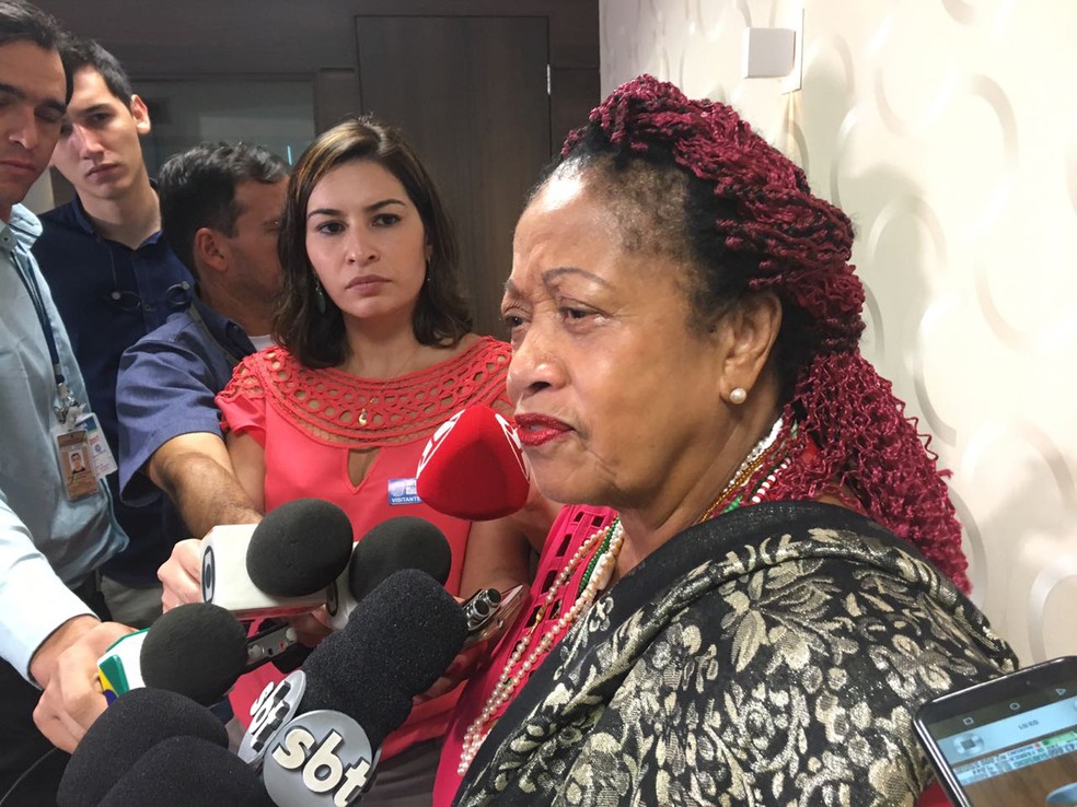 Ministra dos direitos humanos pede salário acima do teto do funcionalismo