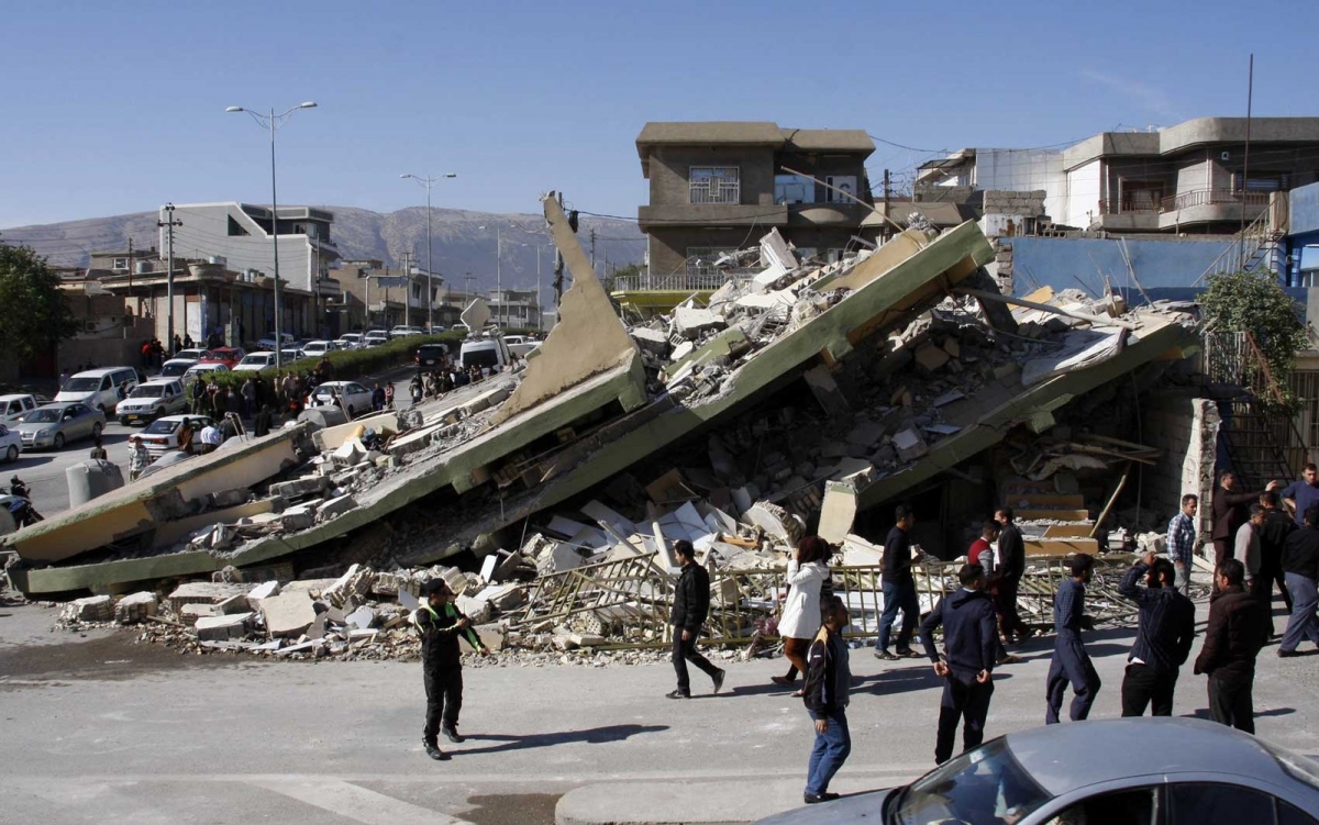 Número de mortos após terremoto no irã passa de 450