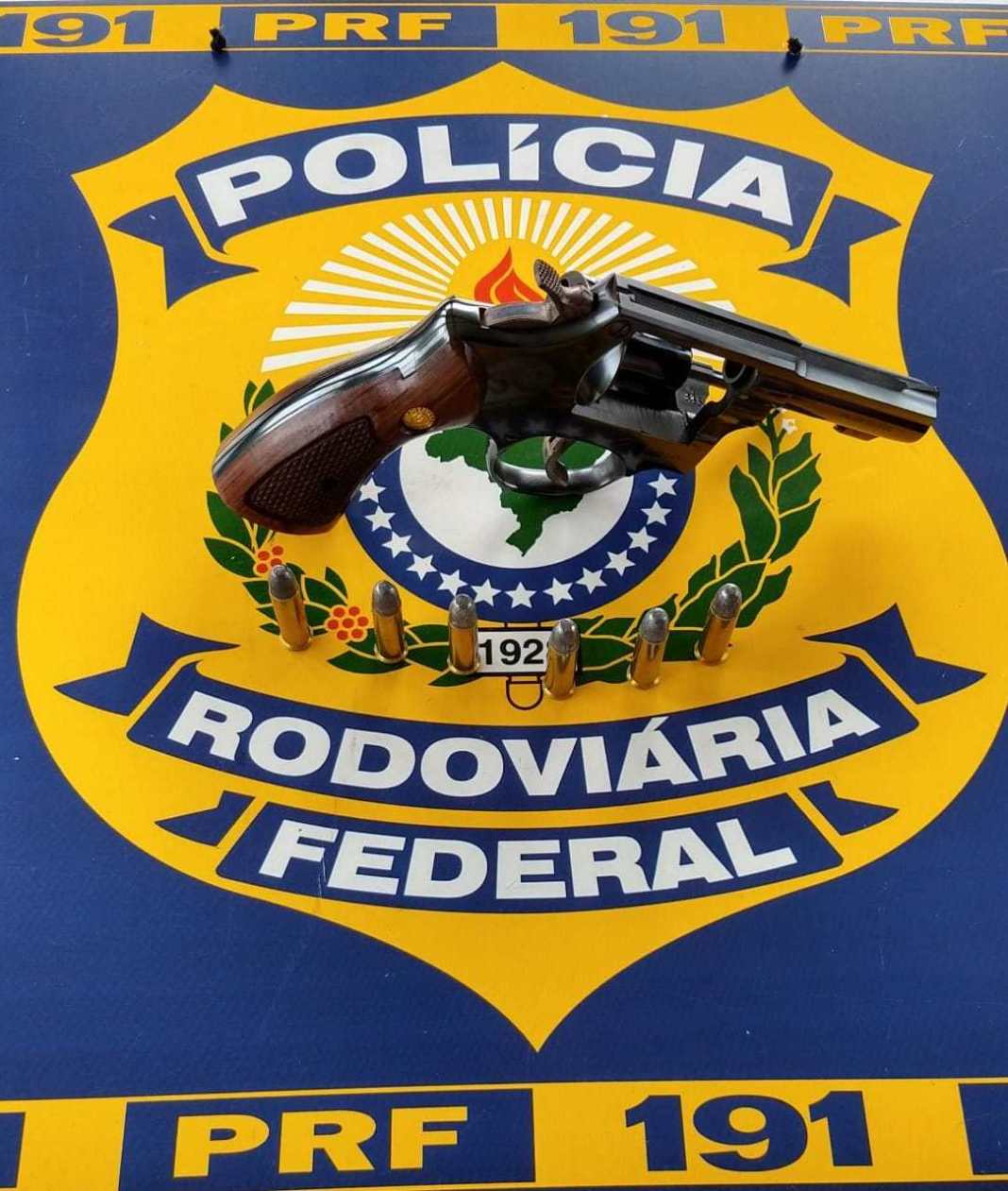 Homem é preso pela prf com arma de fogo e seis munição intactas, em mamanguape
