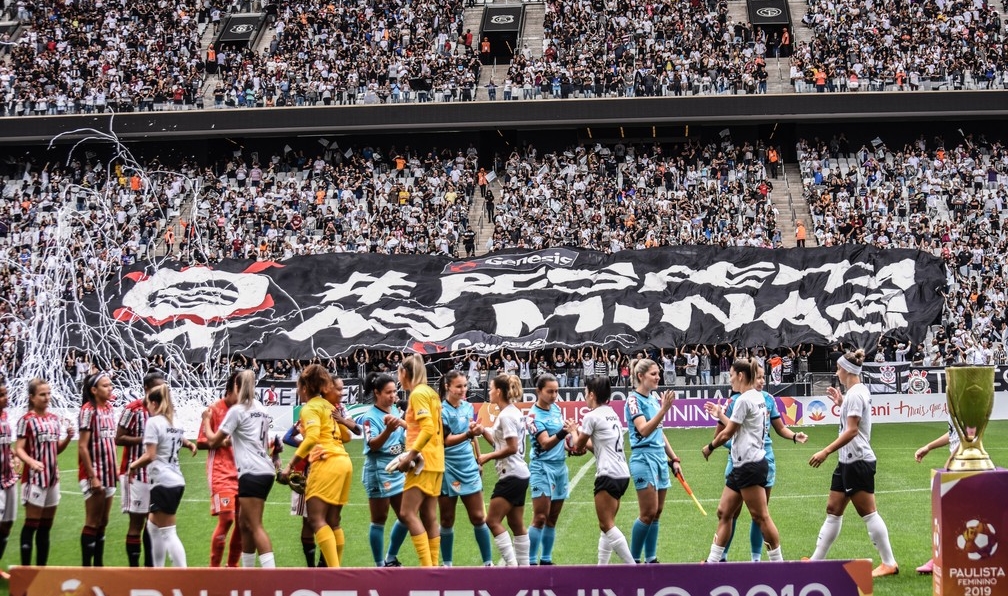 Corinthians bate São Paulo no fim e leva Paulista feminino com