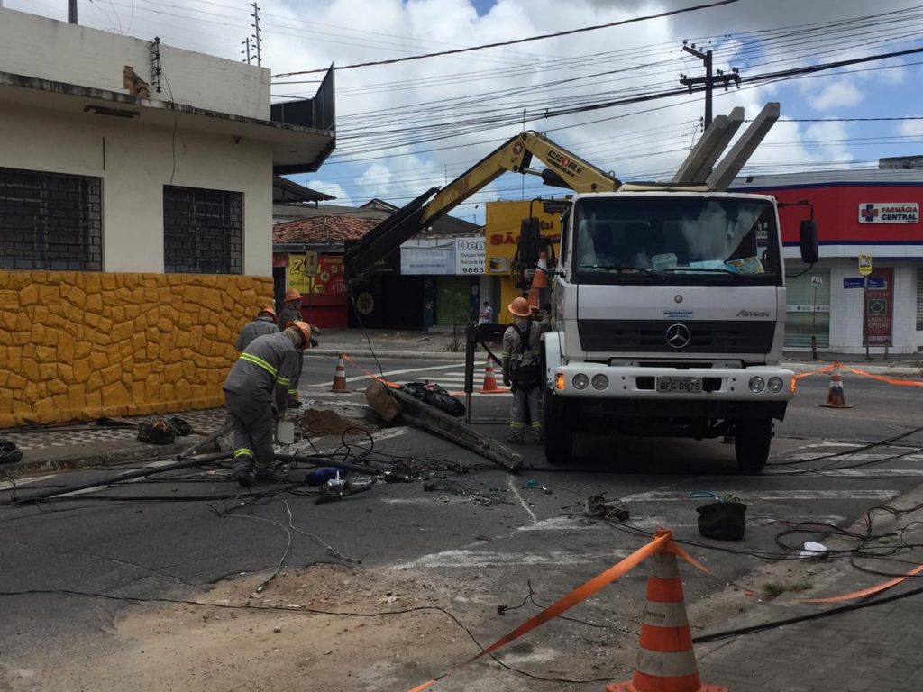 Carro Derruba Poste E Deixa Bairro Da Capital Sem Energia Elétrica | WSCOM