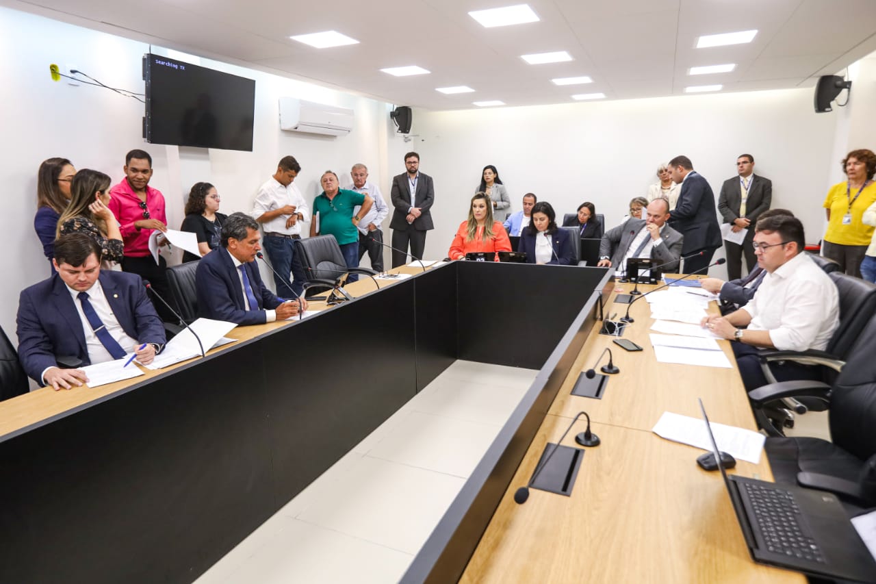Sinais de “enfrentamento” entre Executivo e Legislativo expõem perigo e erro político trocando a harmonia por relação em ruína | WSCOM