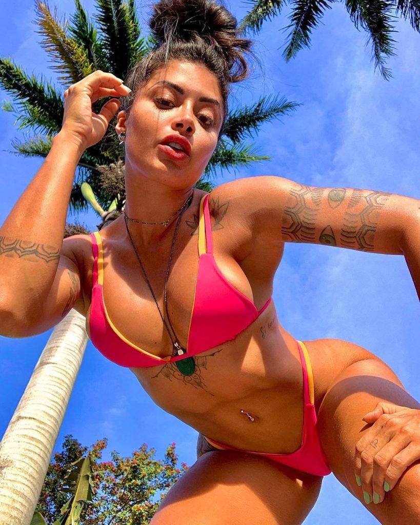 Aline Riscado Aproveita Sabadão De Sol Para Curtir De Biquíni Wscom 