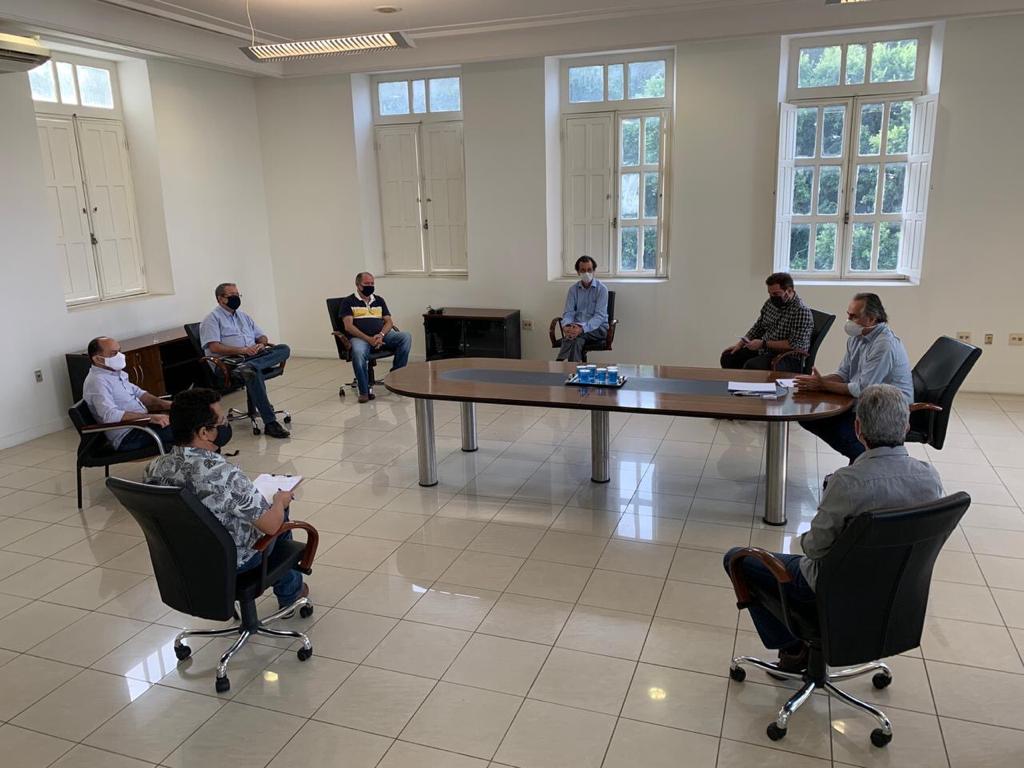 Empresas de transportes coletivos de joão pessoa apresentam ao prefeito protocolos /garantias para retorno de atividades