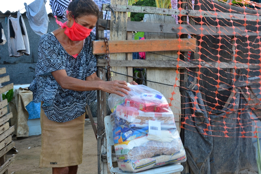 Prefeitura Entrega Cestas Básicas E Kits De Higiene No Residencial