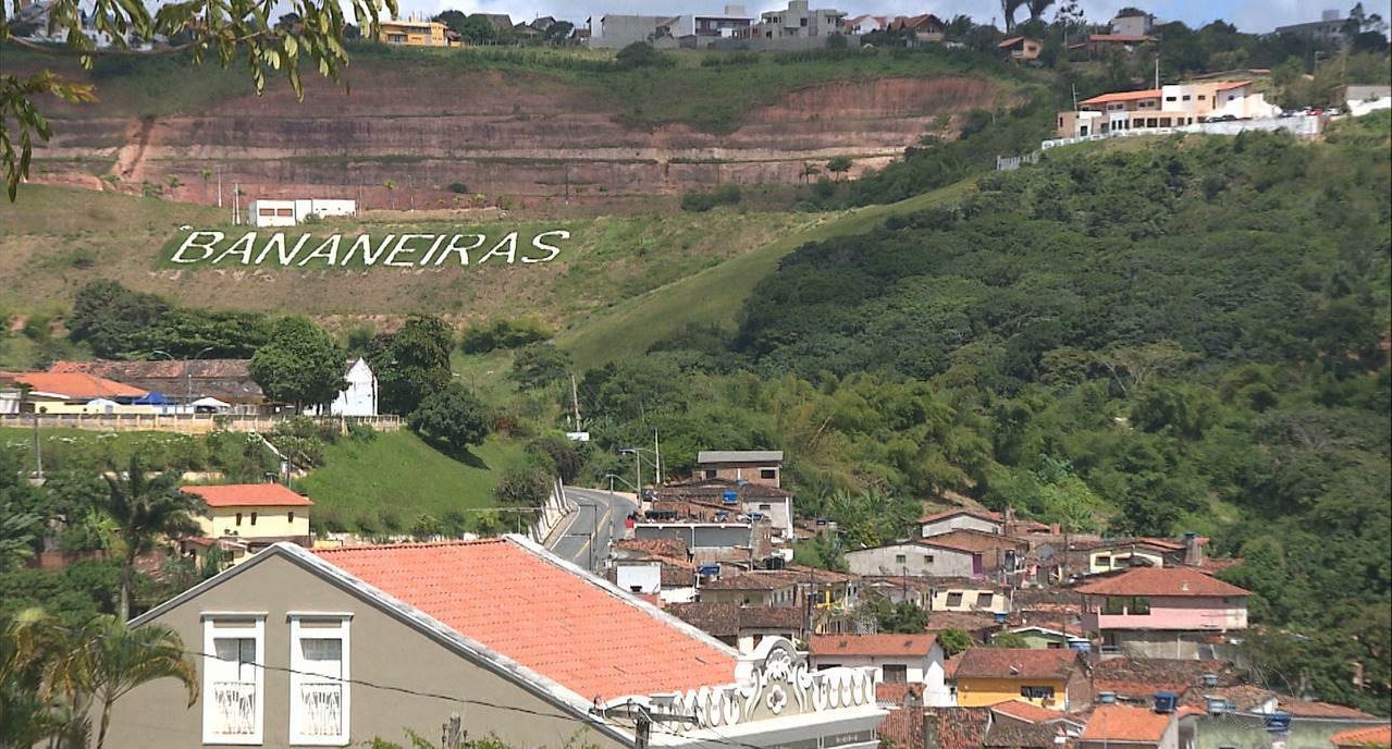 Bananeiras prepara acesso pela margem esquerda até solânea, mas fluxo exige outro acesso pela parte de cima à direita