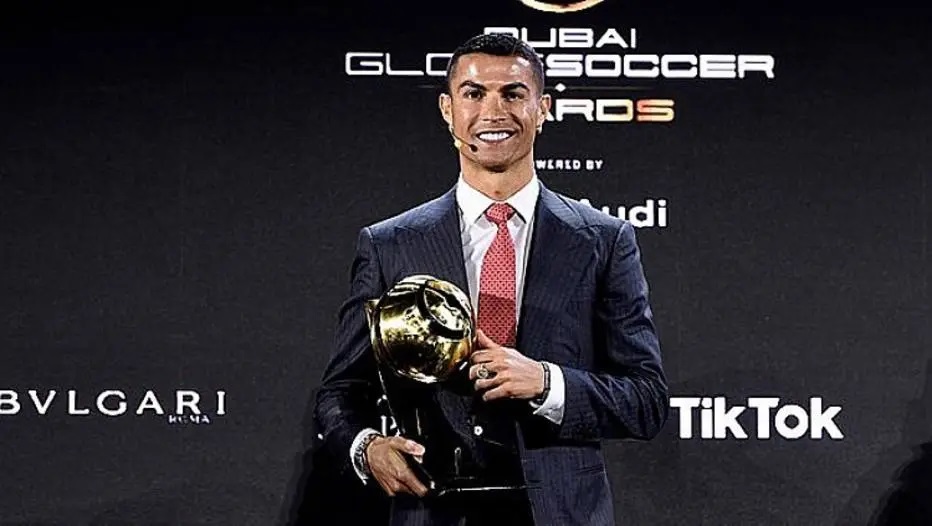 Cristiano Ronaldo supera Messi e é eleito o melhor jogador de