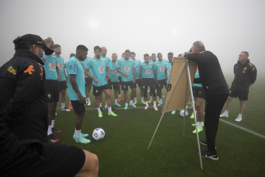 Seleção Brasileira faz treino 'tático posicional' sob forte névoa em  Teresópolis - WSCOM