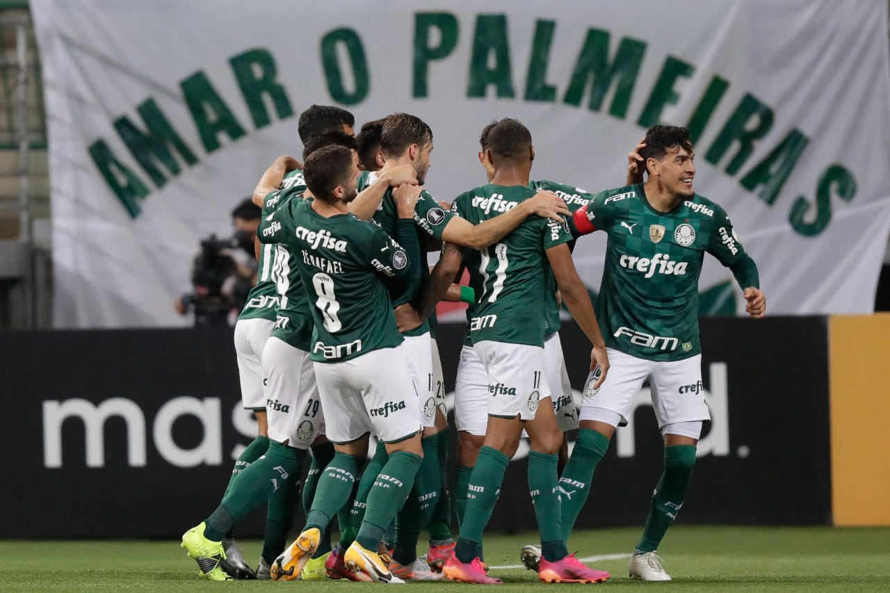 Palmeiras goleia Universitario e fica com segunda melhor campanha