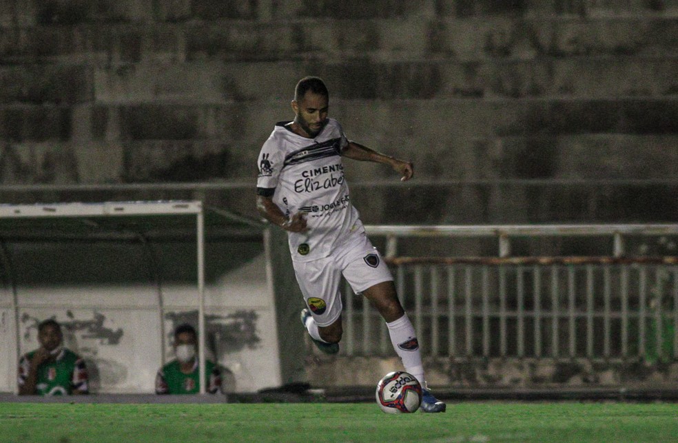 Volante Do Botafogo-PB Volta à Titularidade E Elogia Desempenho Do Time ...